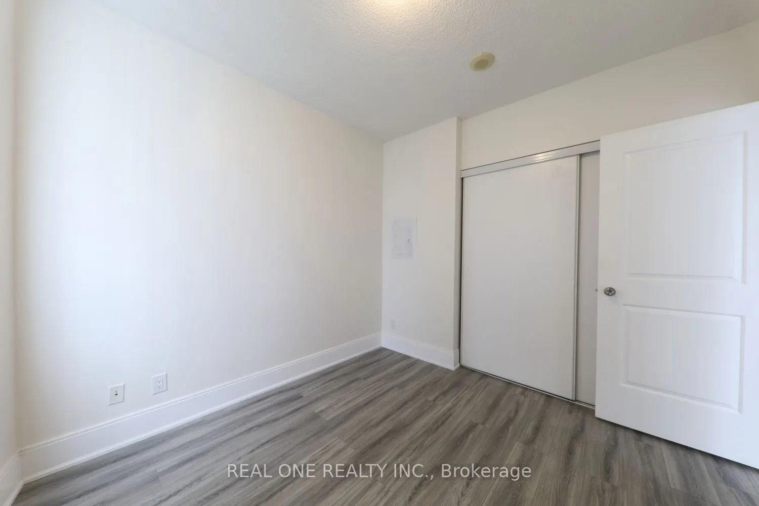 330 Burnhamthorpe Road W, #2708