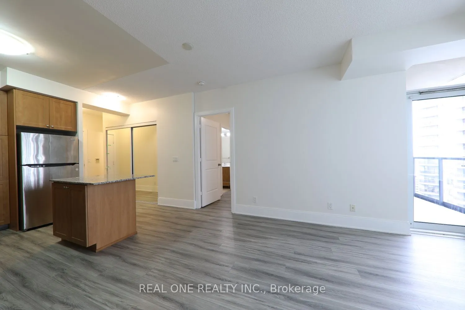 330 Burnhamthorpe Road W, #2708