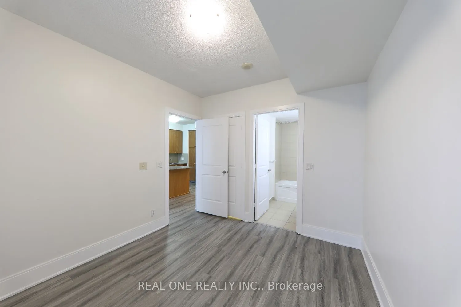 330 Burnhamthorpe Road W, #2708