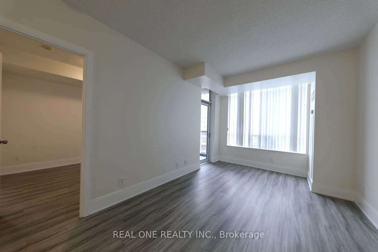330 Burnhamthorpe Road W, #2708