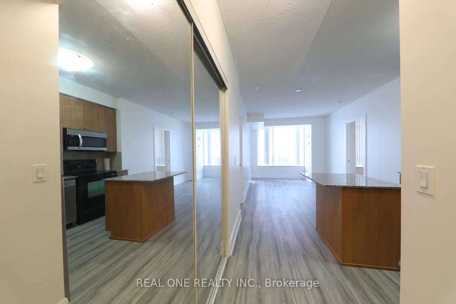 330 Burnhamthorpe Road W, #2708