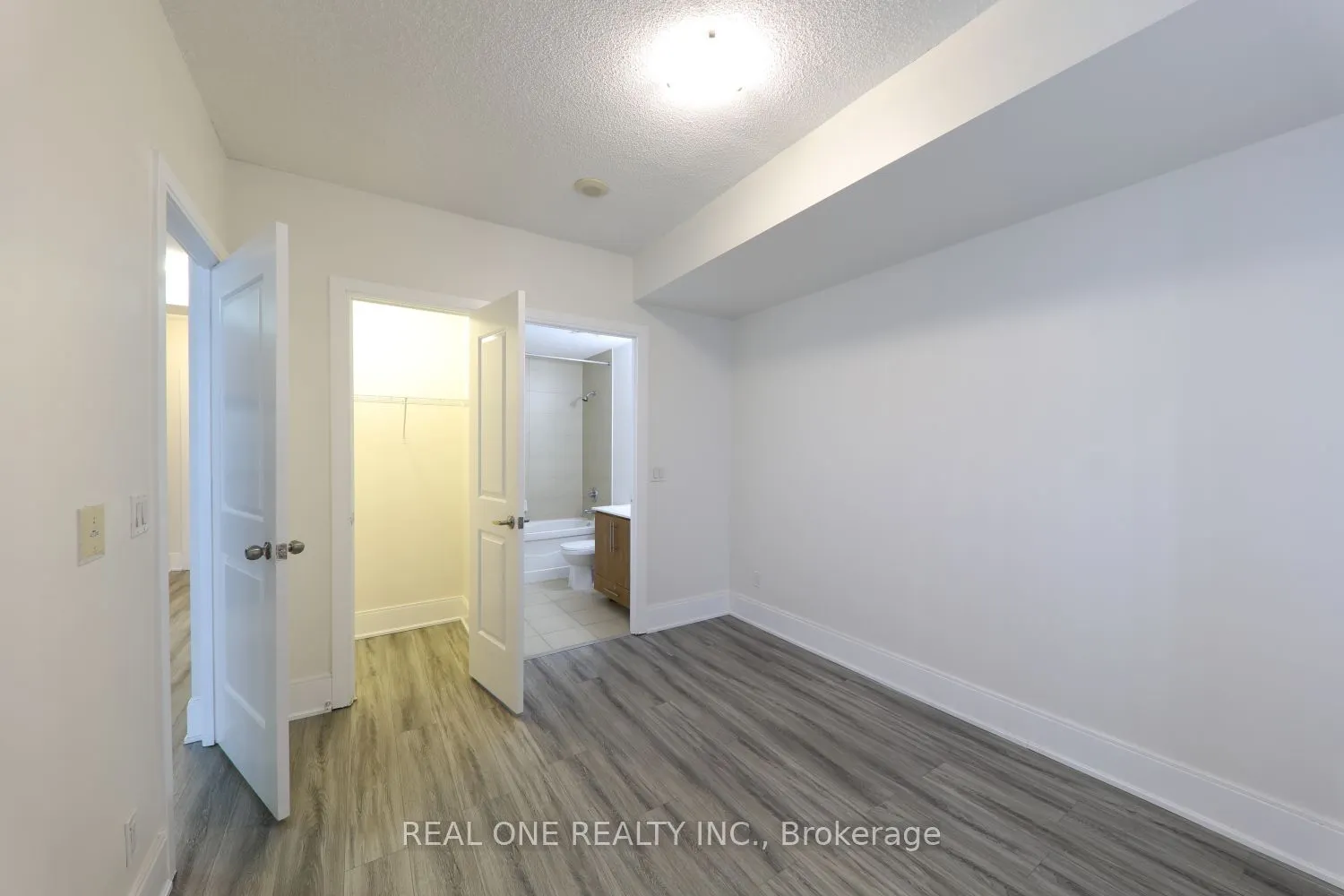 330 Burnhamthorpe Road W, #2708