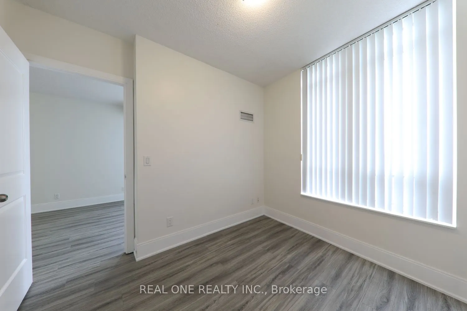330 Burnhamthorpe Road W, #2708