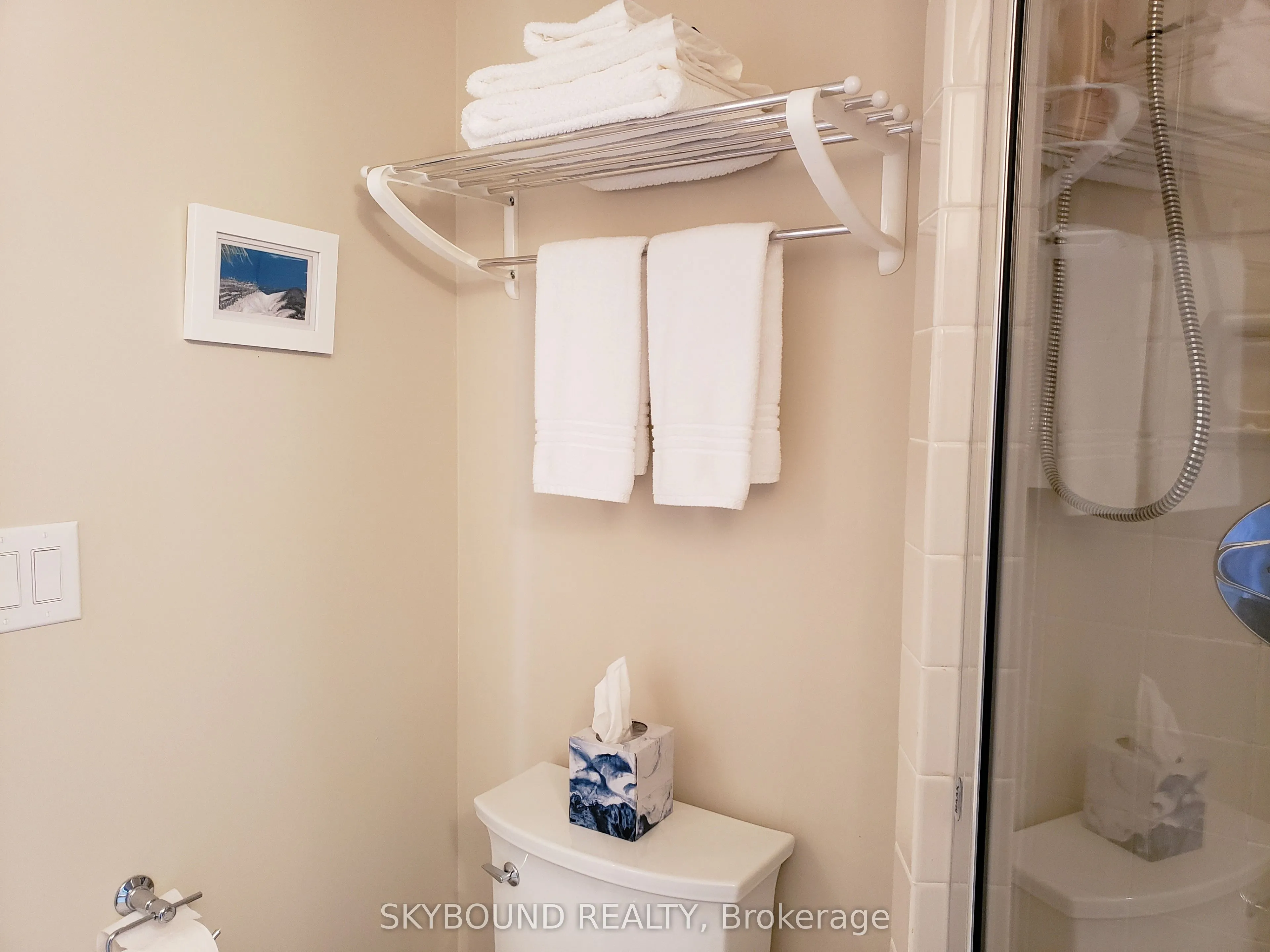 1360 Rathburn Road E, #808