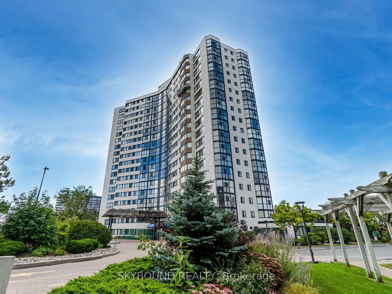 1360 Rathburn Road E, #808