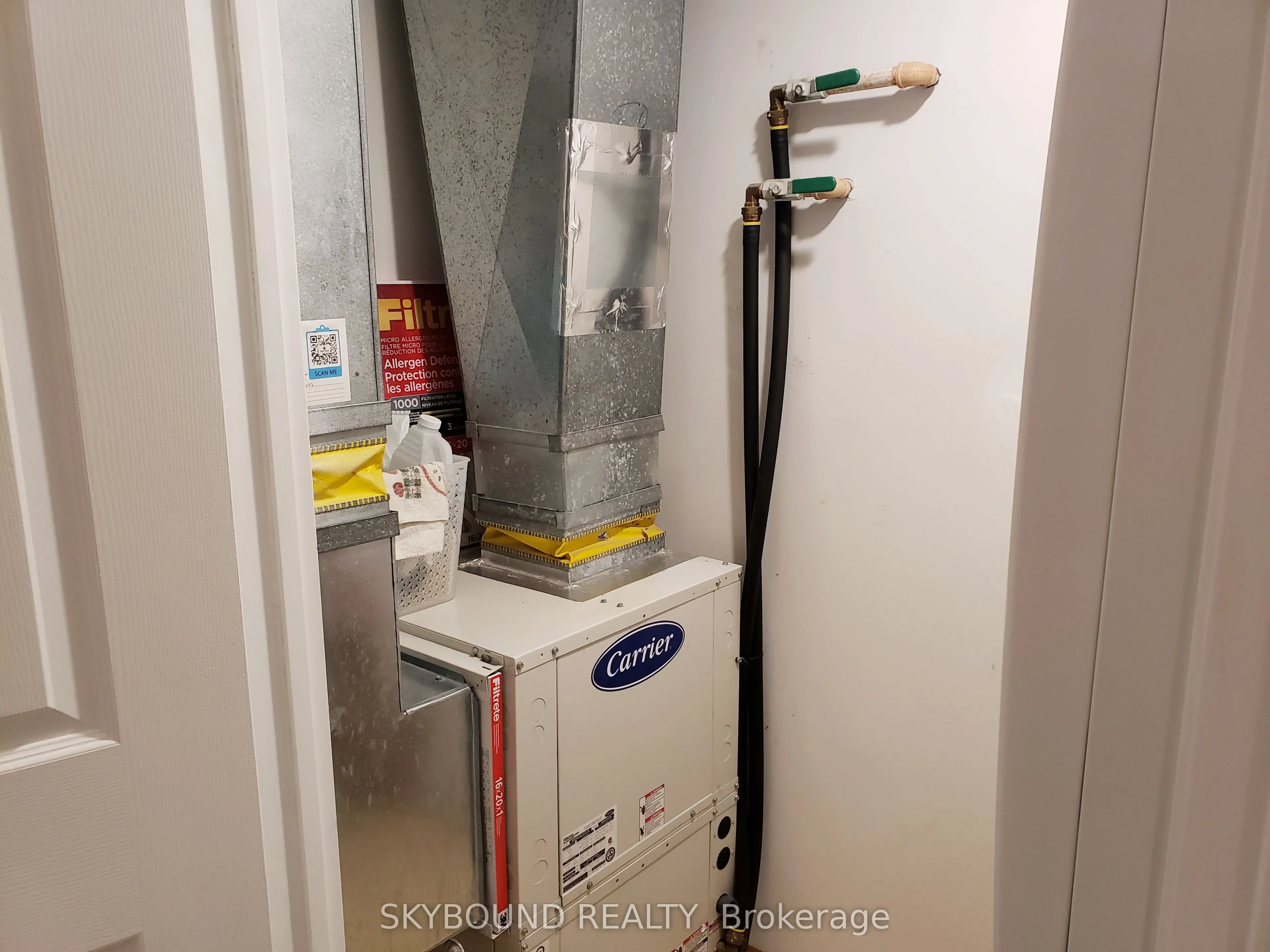 1360 Rathburn Road E, #808