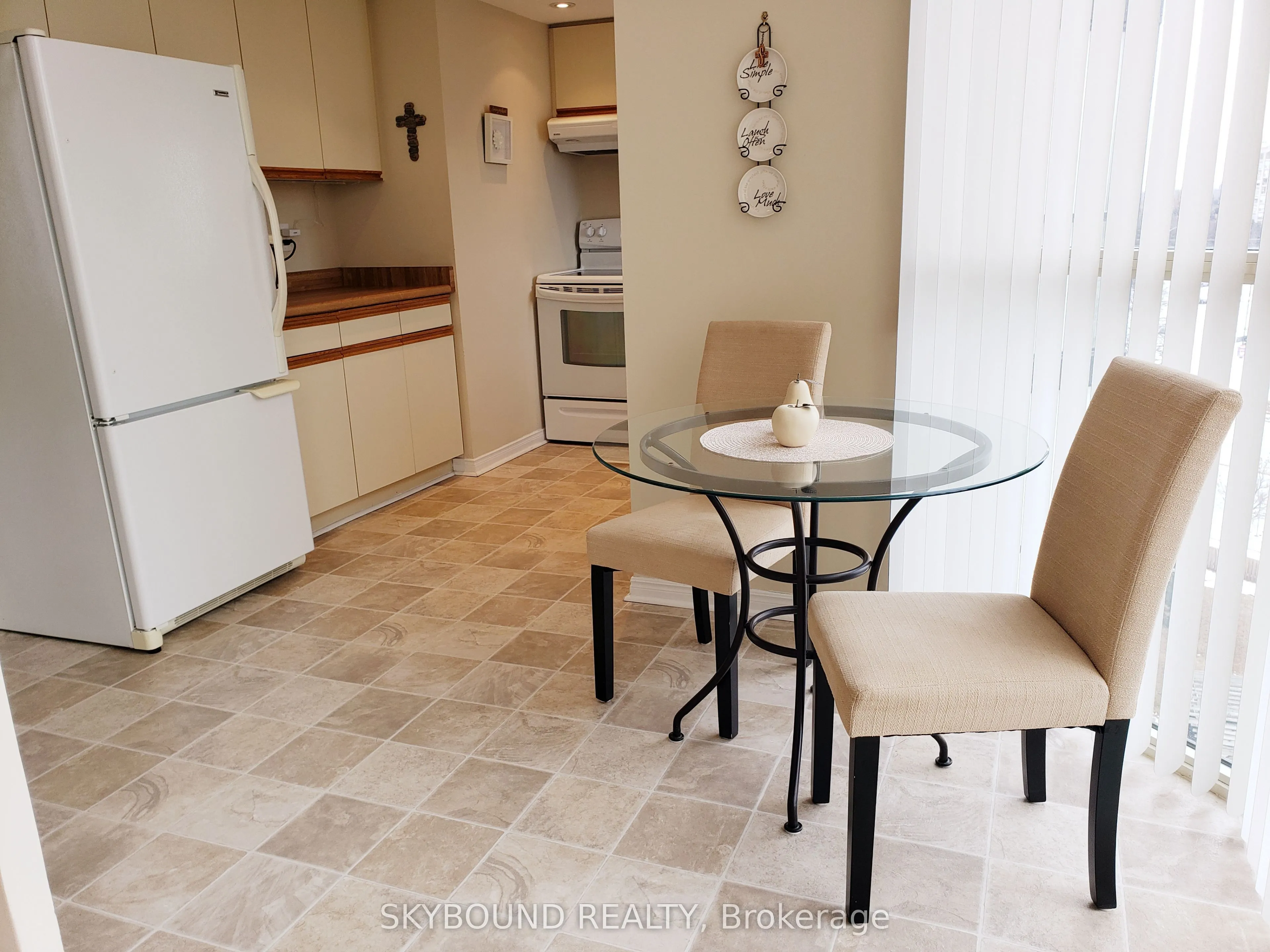 1360 Rathburn Road E, #808