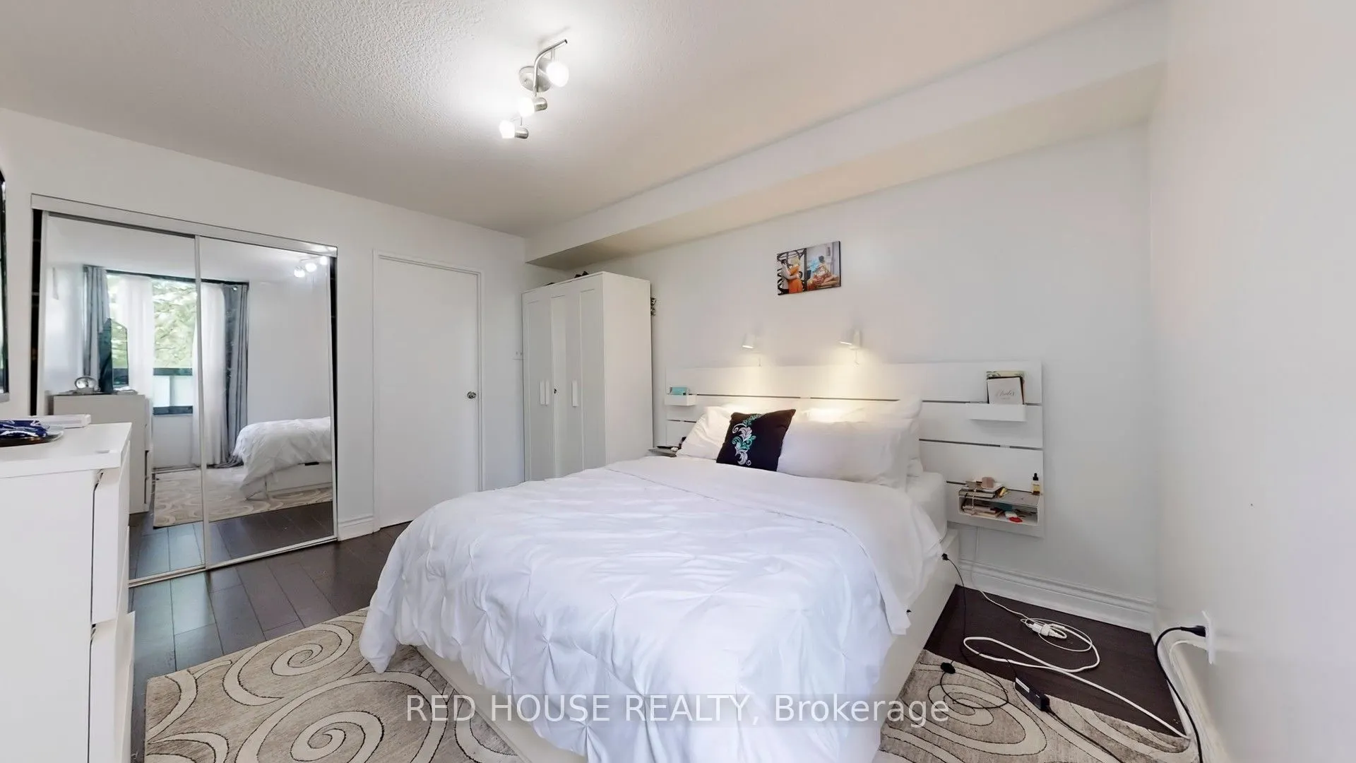 50 Mississauga Valley Boulevard, #413