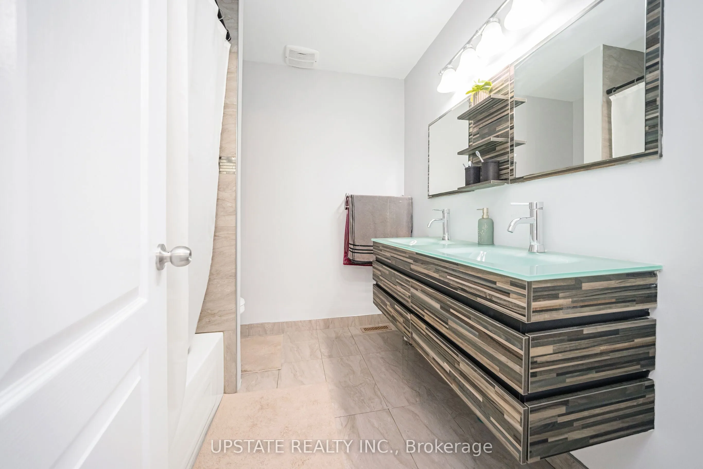 2 Trewartha Crescent