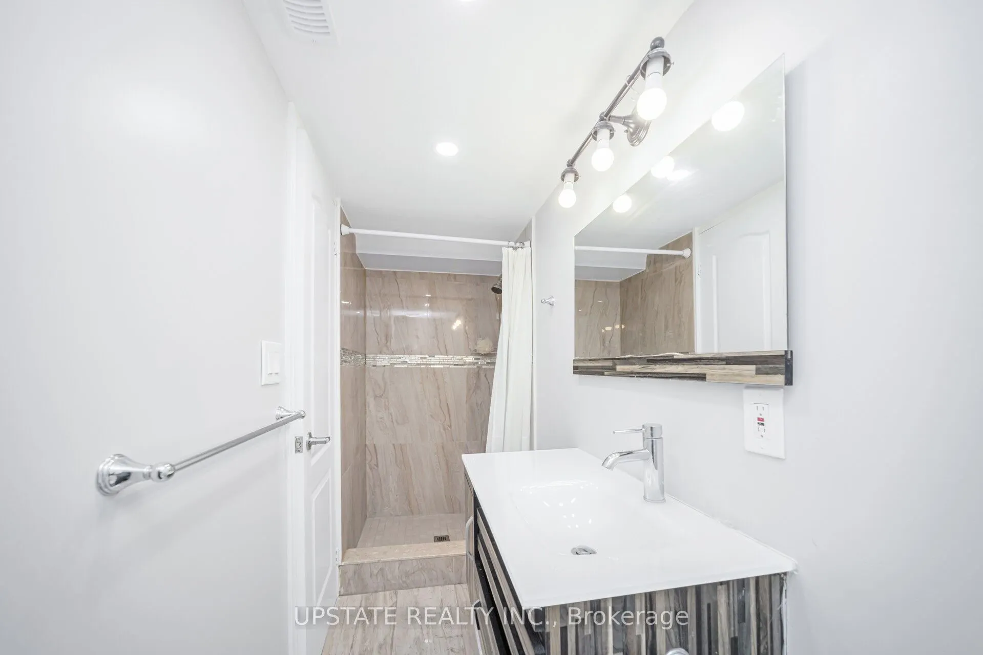 2 Trewartha Crescent