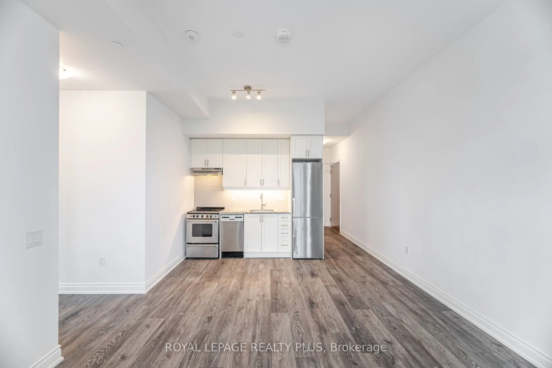 1050 Main Street E, #620