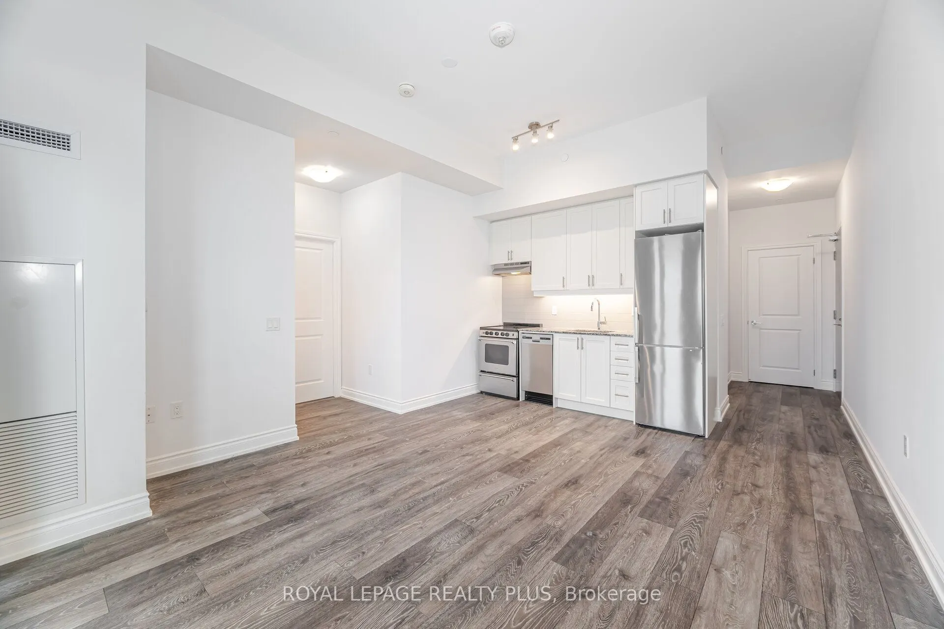 1050 Main Street E, #620