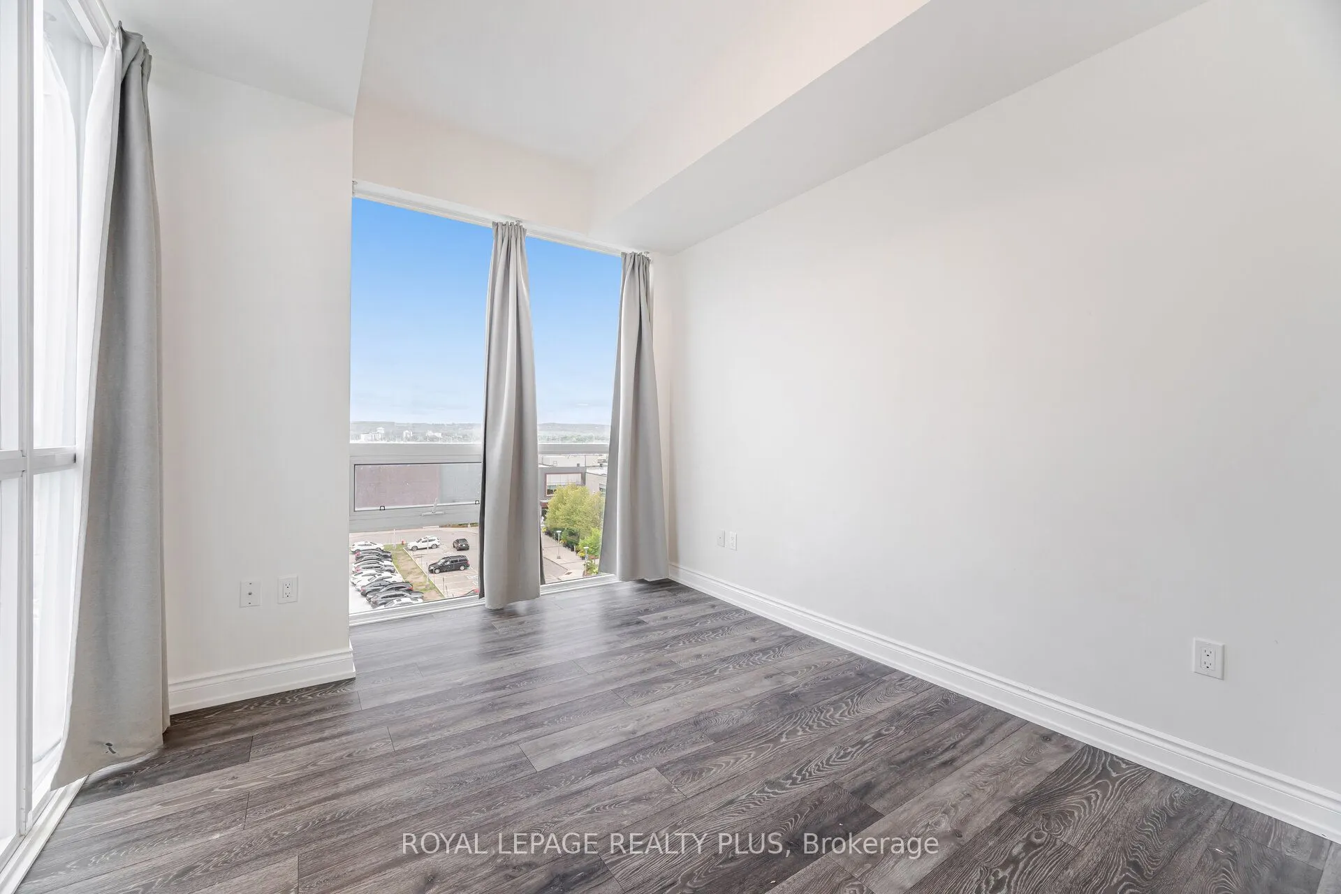 1050 Main Street E, #620