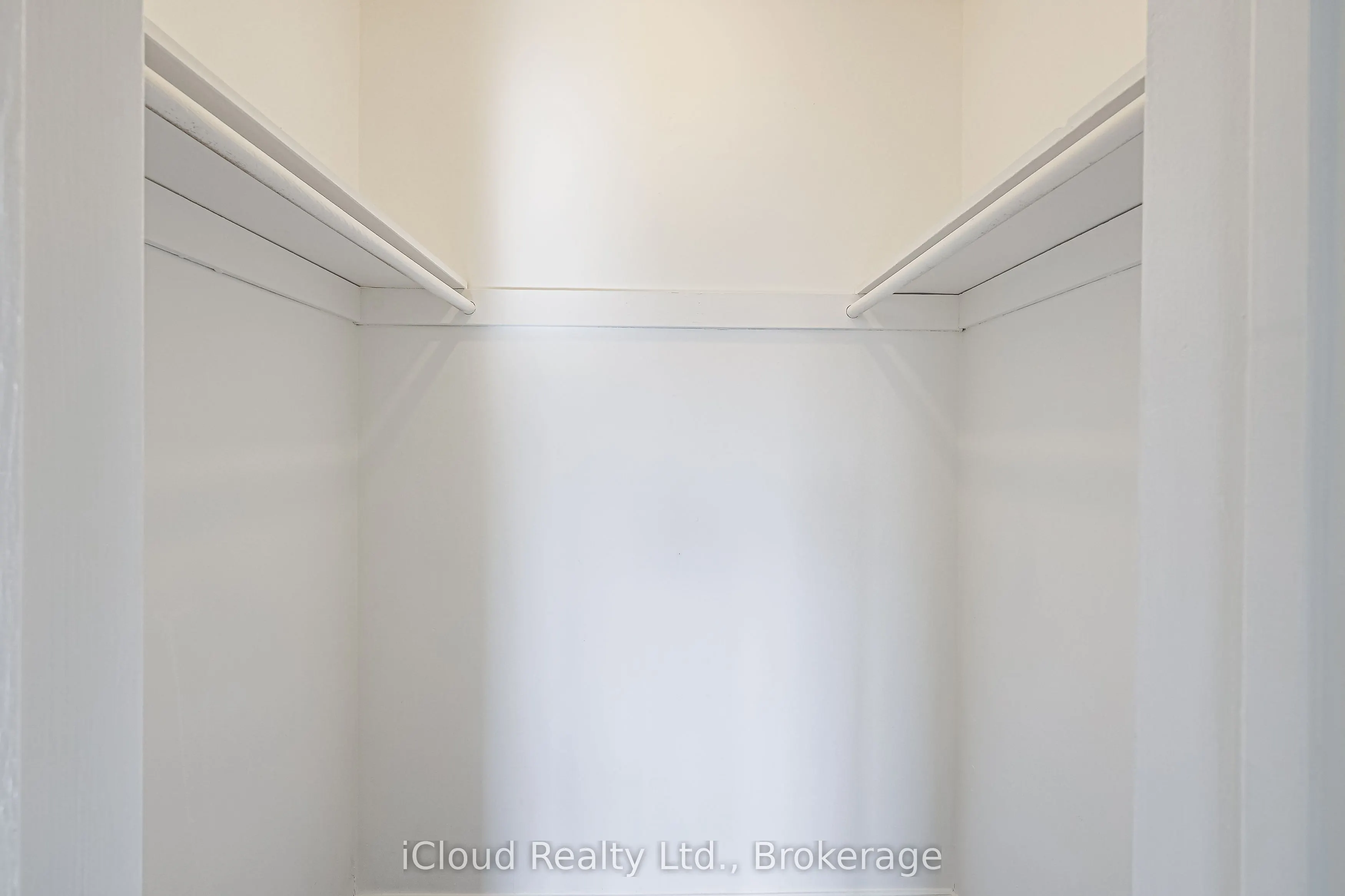 52 Dellbrook Crescent