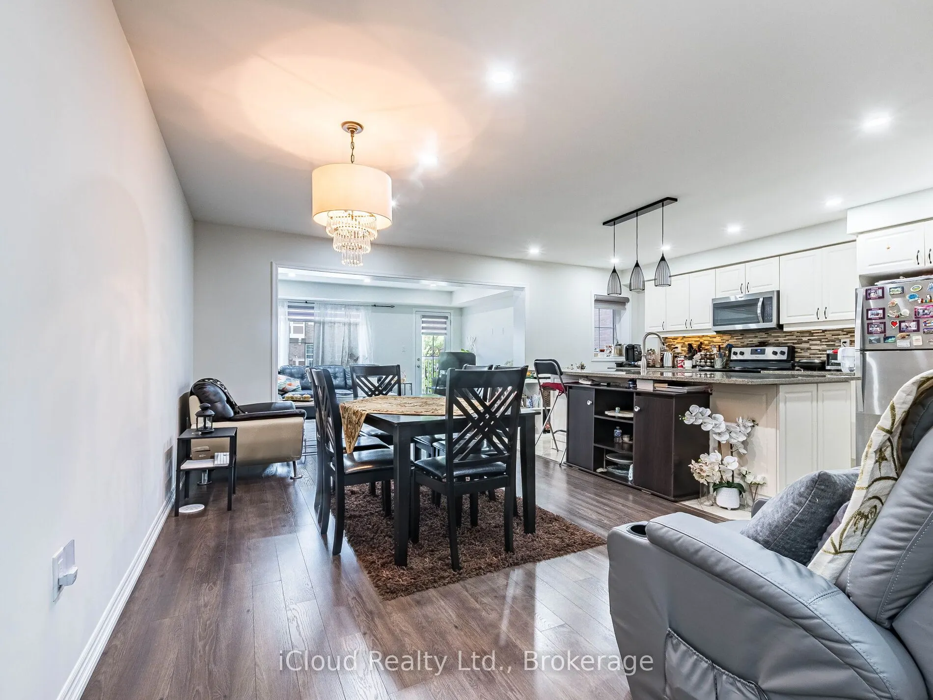 581 Allport Gate