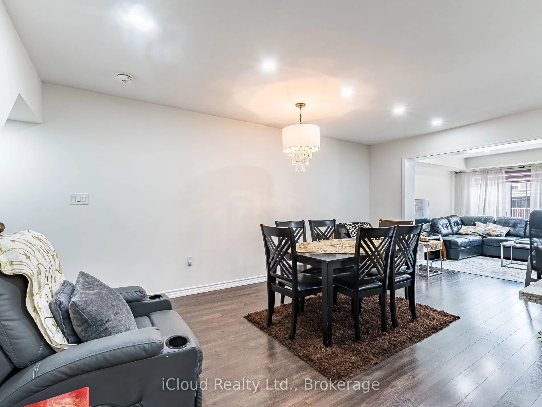 581 Allport Gate