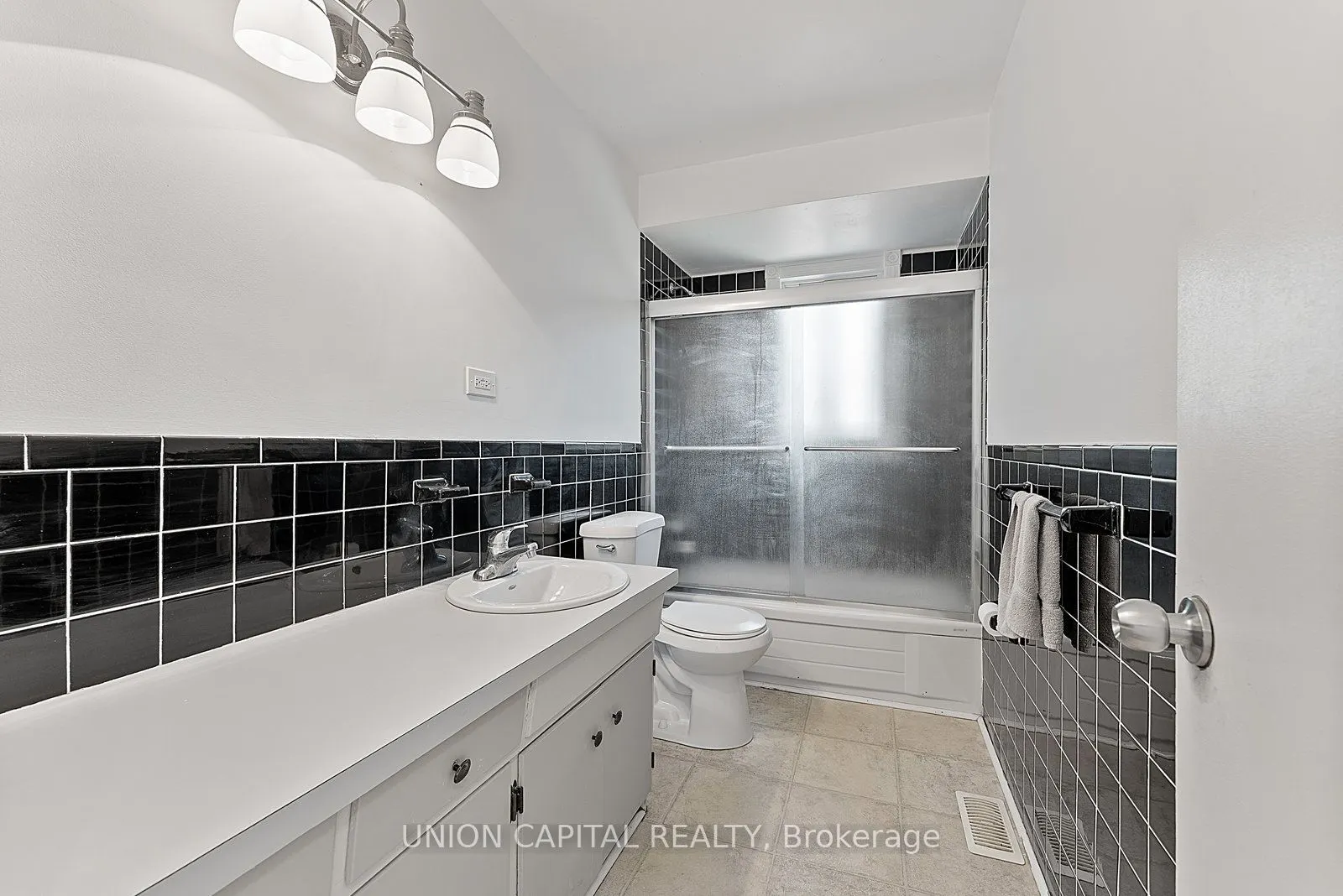 379 Tamarack Circle, #LOWER