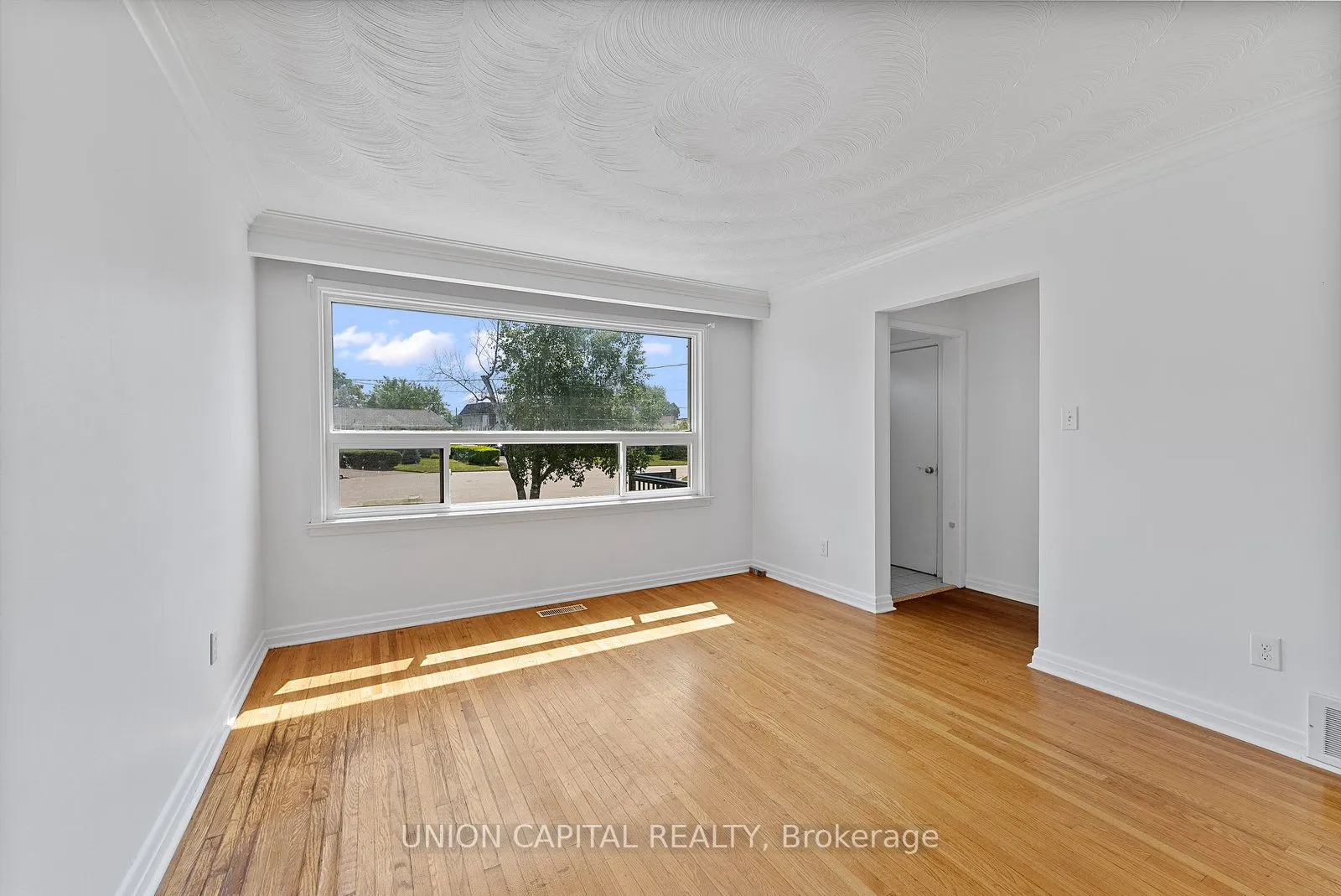 379 Tamarack Circle, #LOWER
