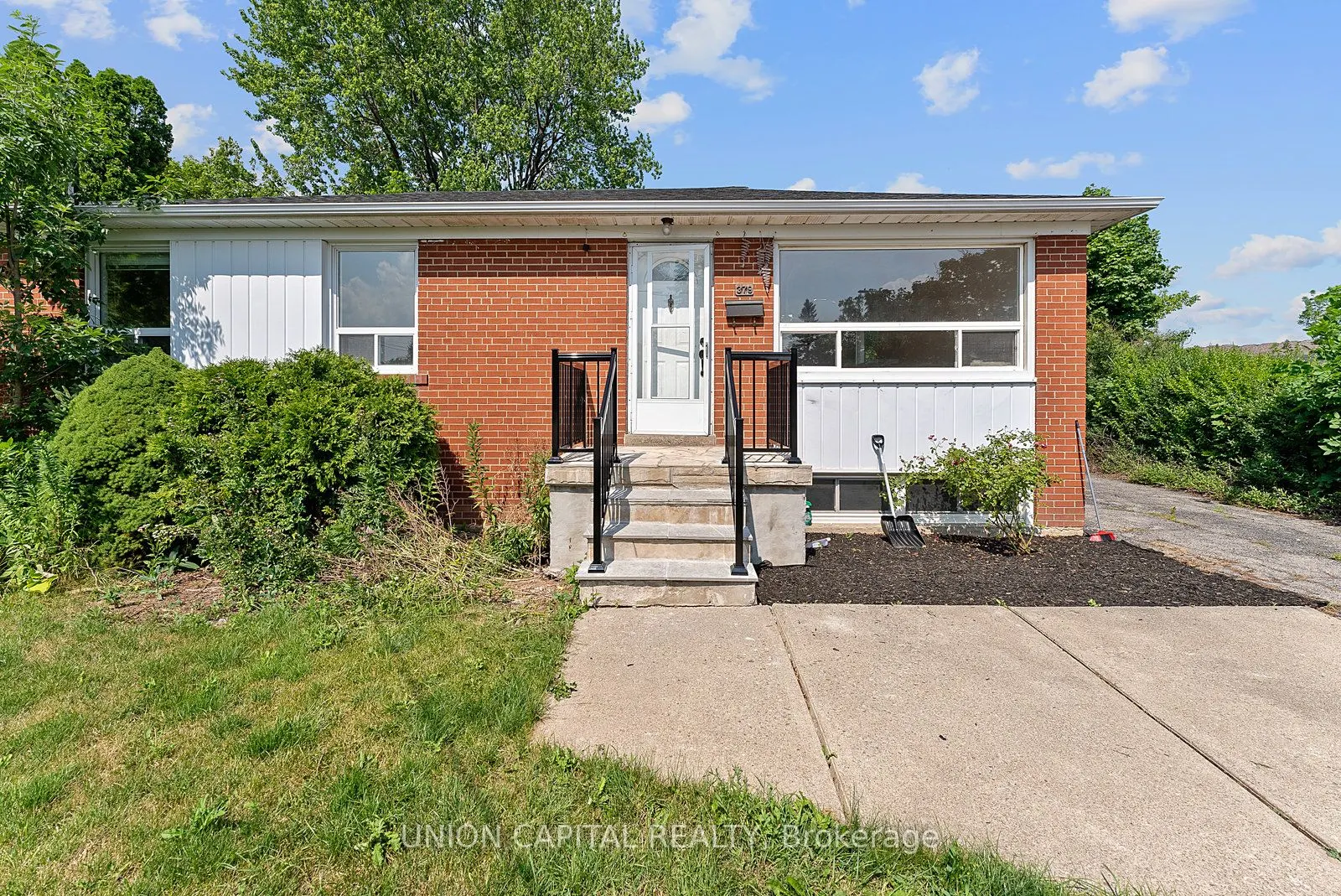 379 Tamarack Circle, #LOWER