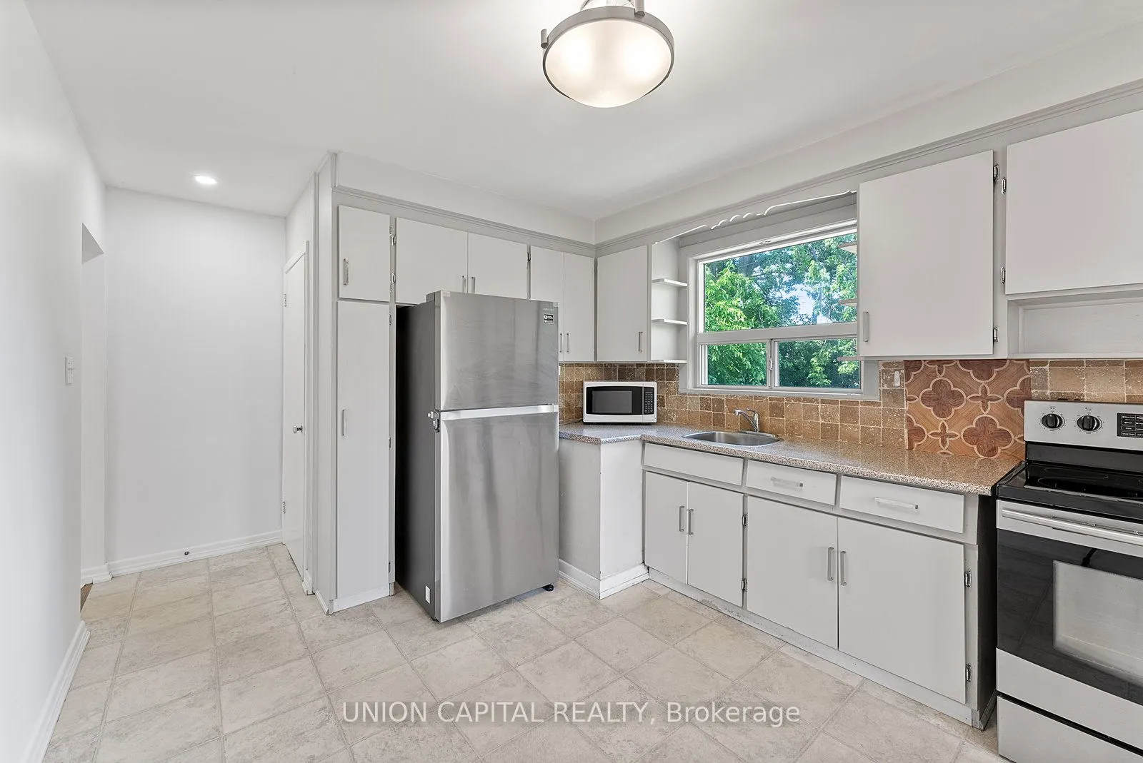 379 Tamarack Circle, #LOWER