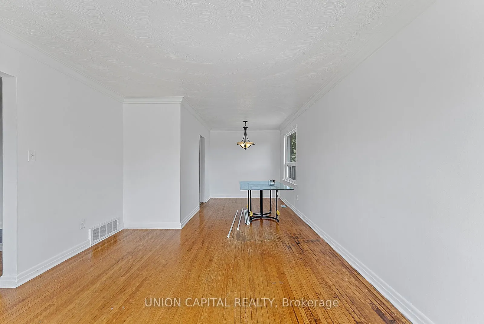 379 Tamarack Circle, #LOWER