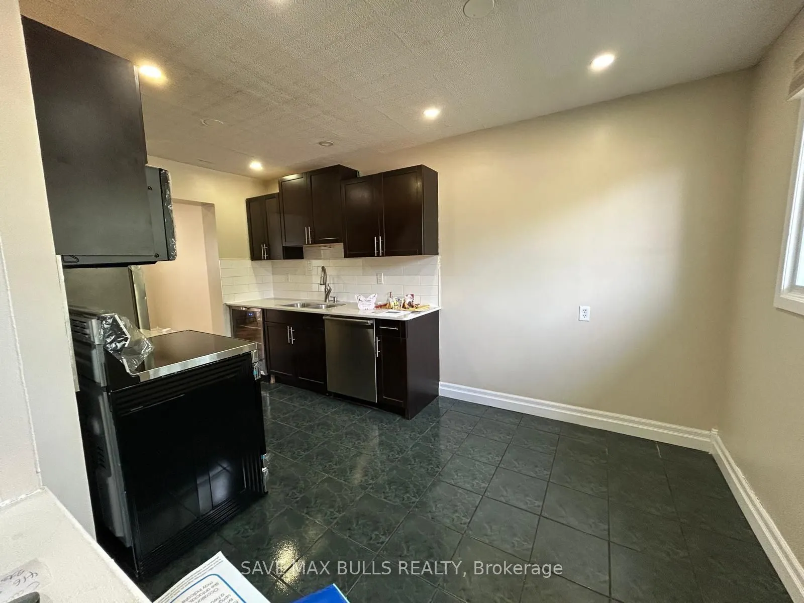 81 Hansen Road N, #99