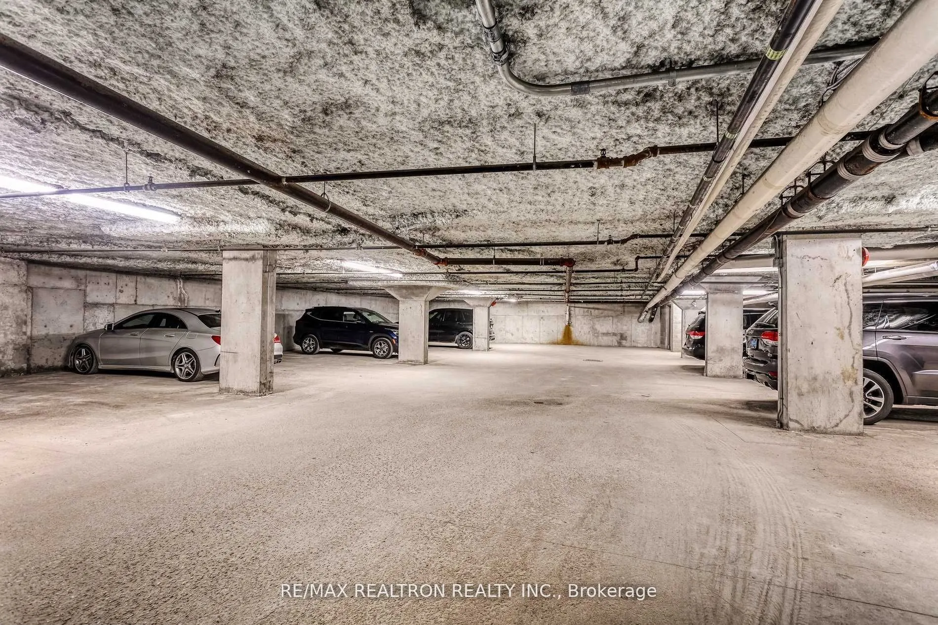 1018 Finch Avenue W