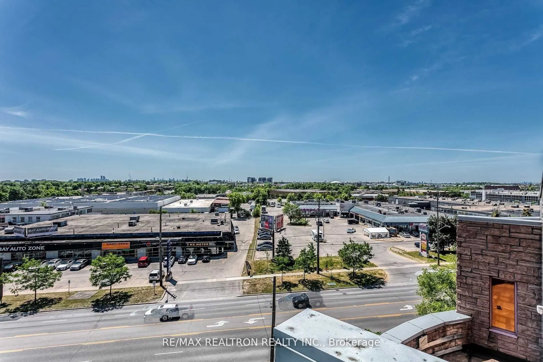 1018 Finch Avenue W