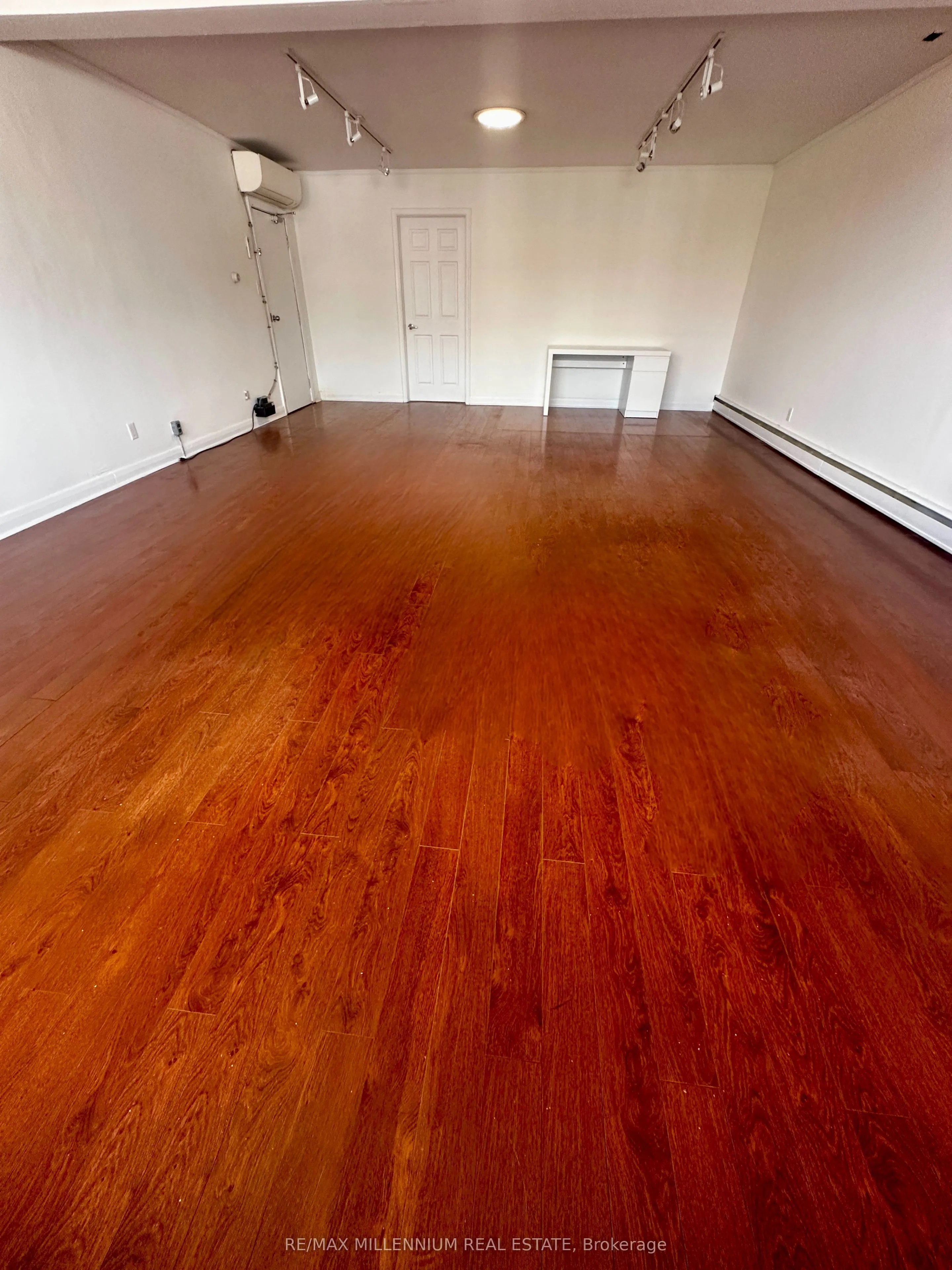 224 Queen Street S, #Upper#1