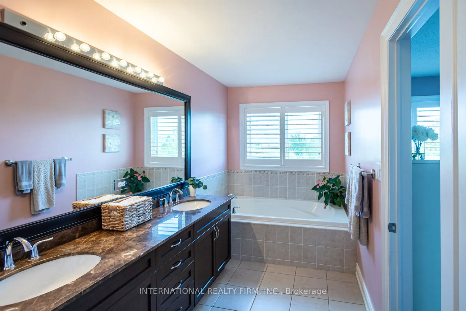 2371 QUETICO Crescent