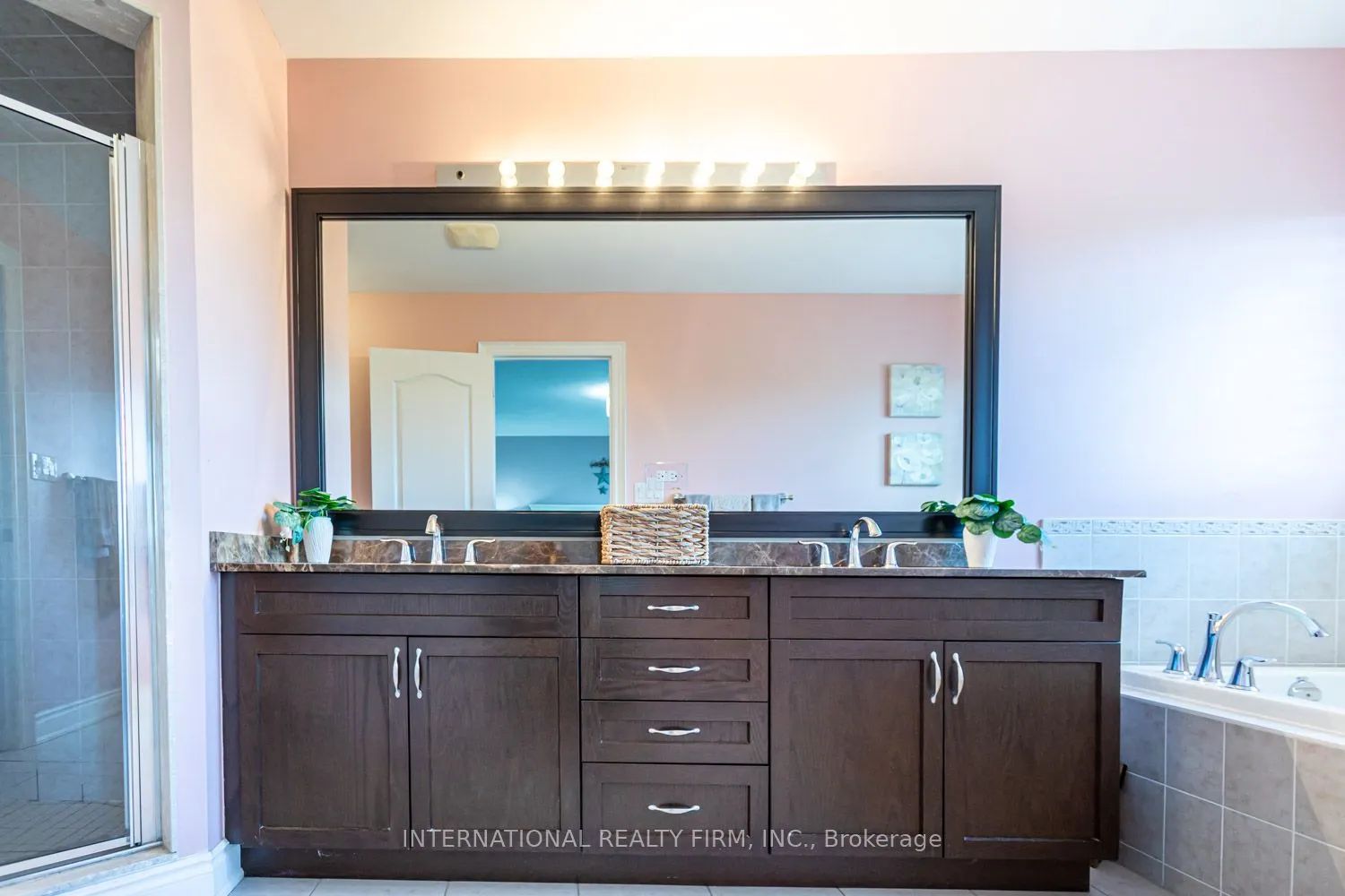 2371 QUETICO Crescent