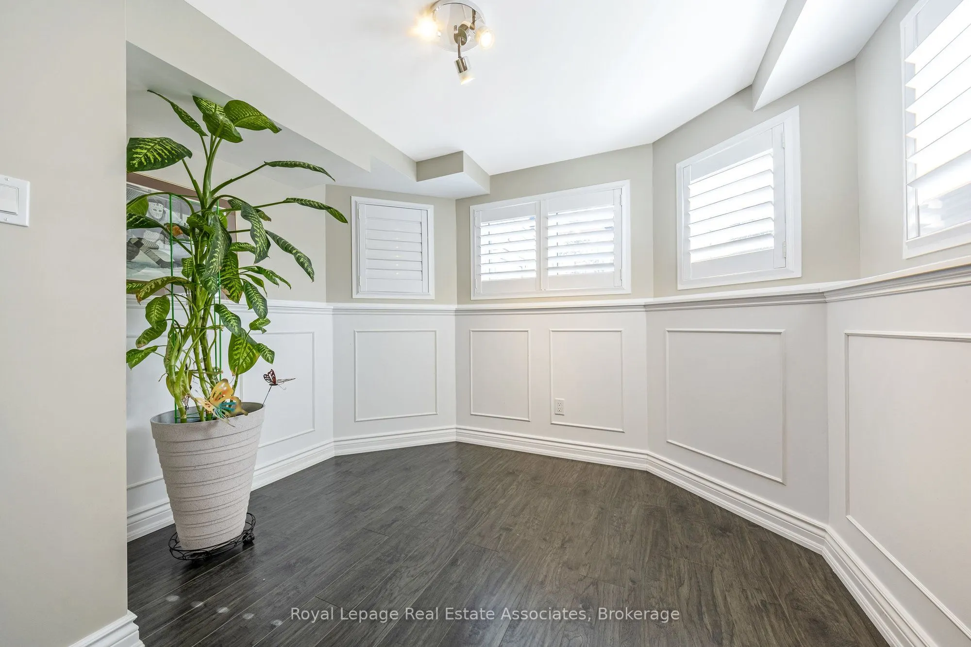 25 Upper Canada Court