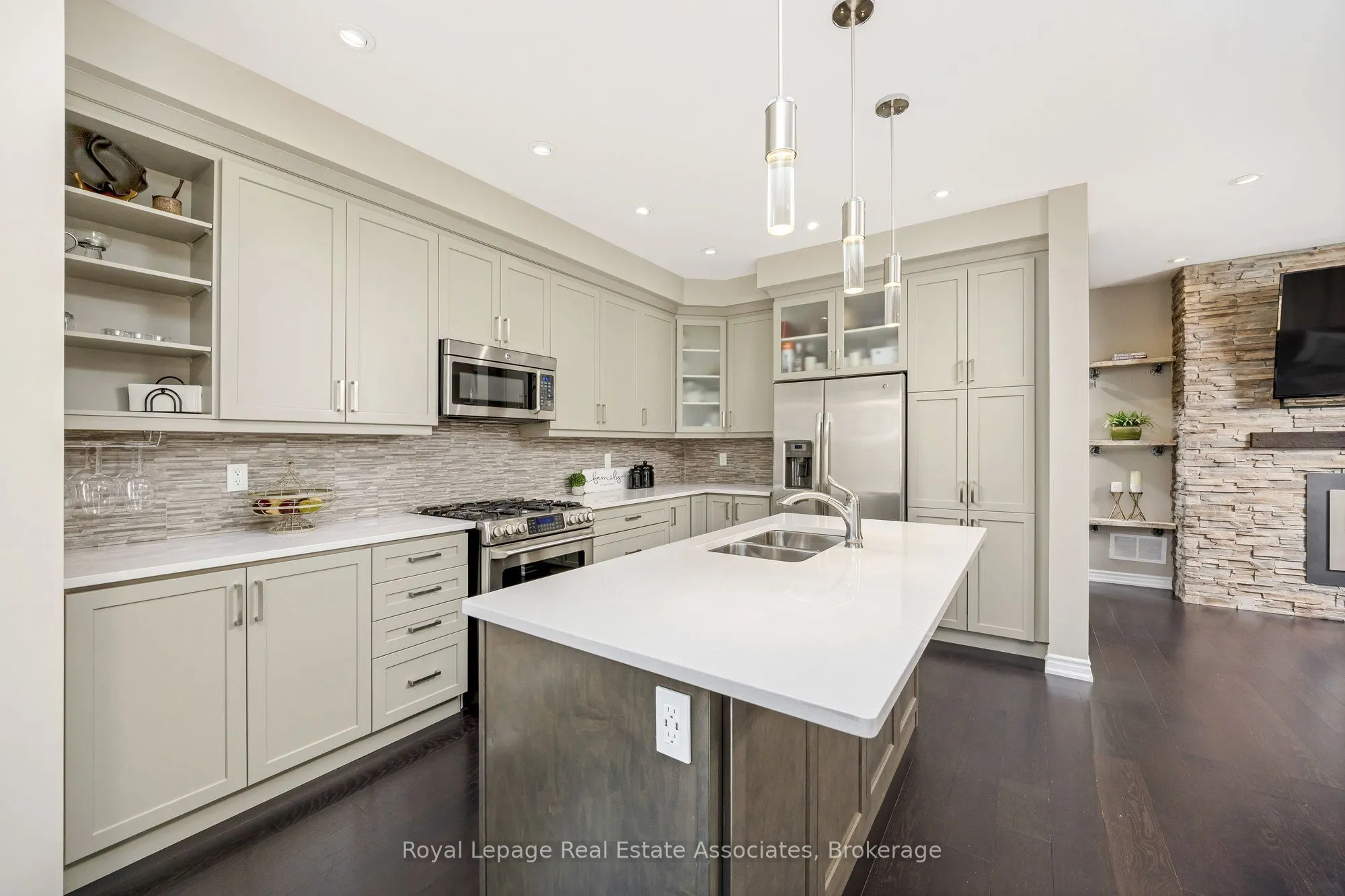 25 Upper Canada Court