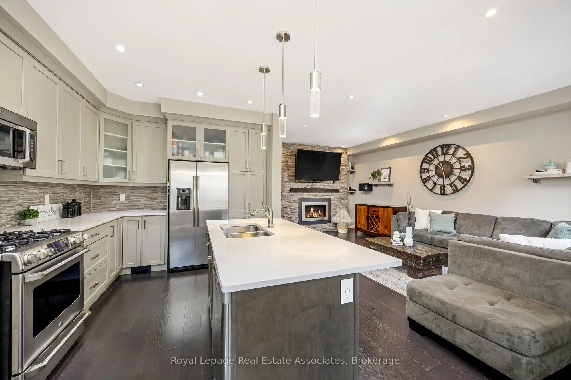 25 Upper Canada Court