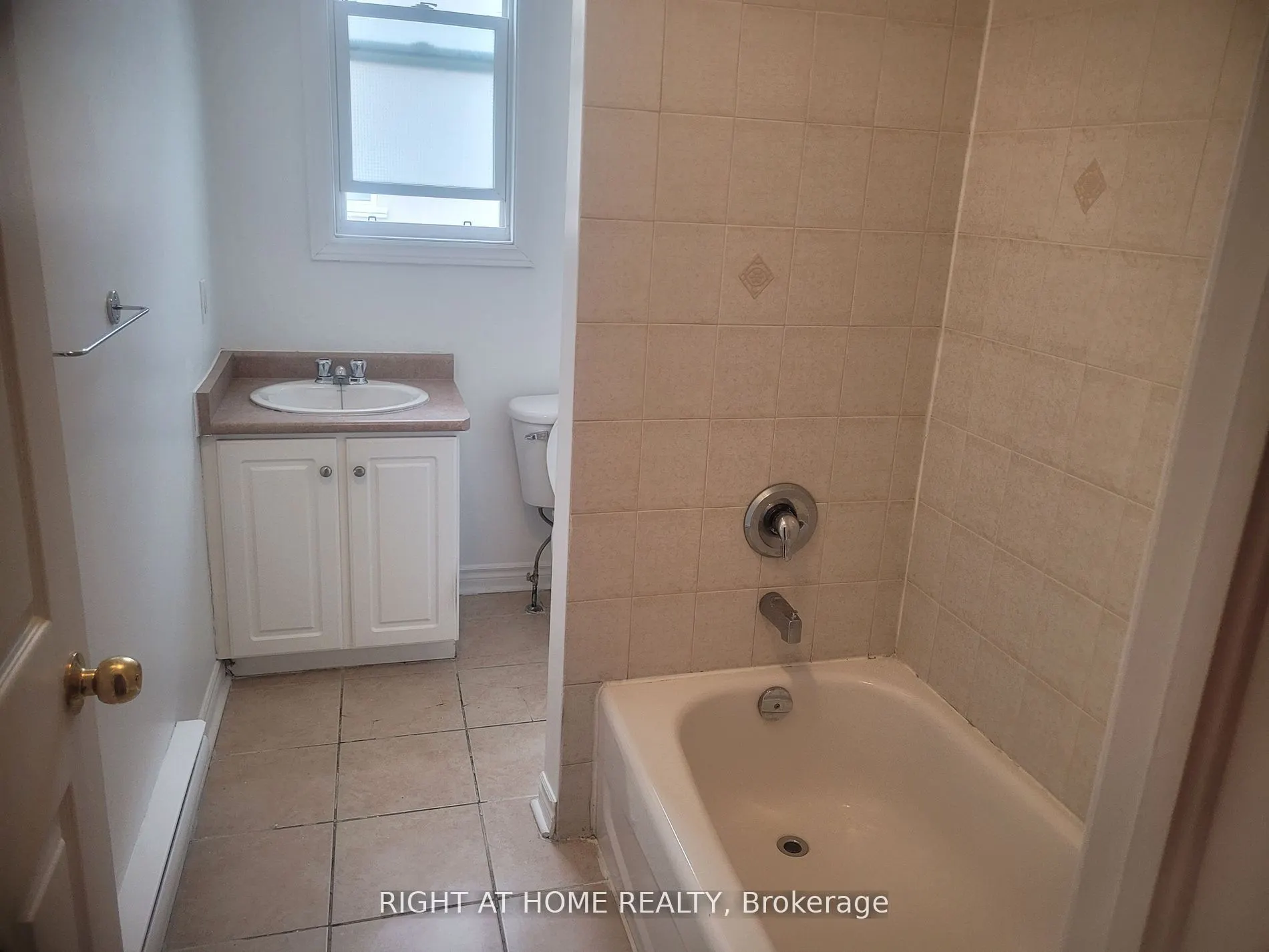 120 Cowan Avenue, #18
