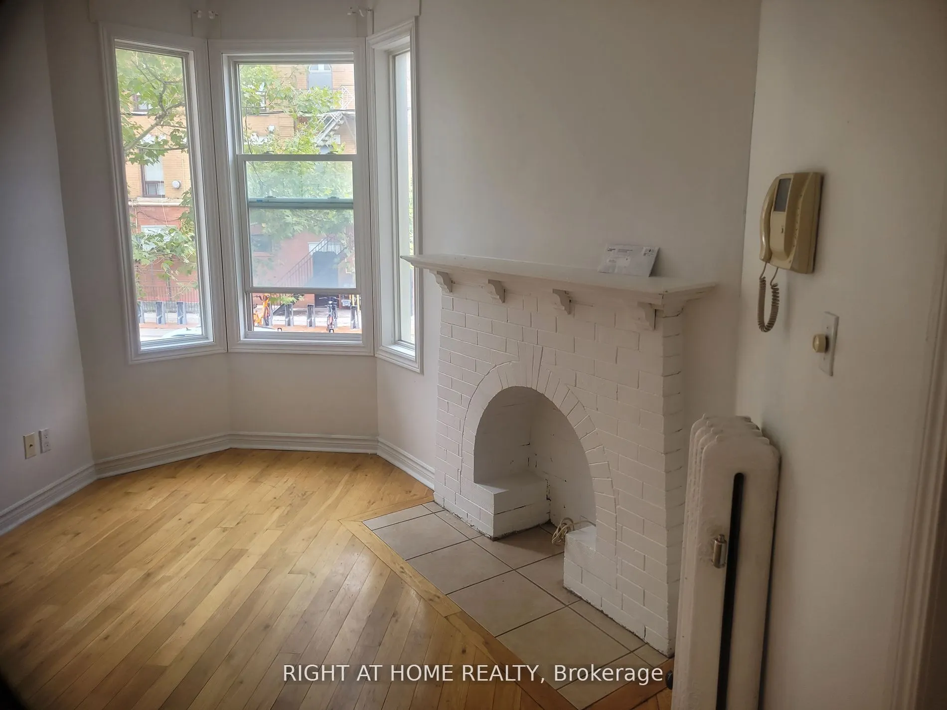 120 Cowan Avenue, #18