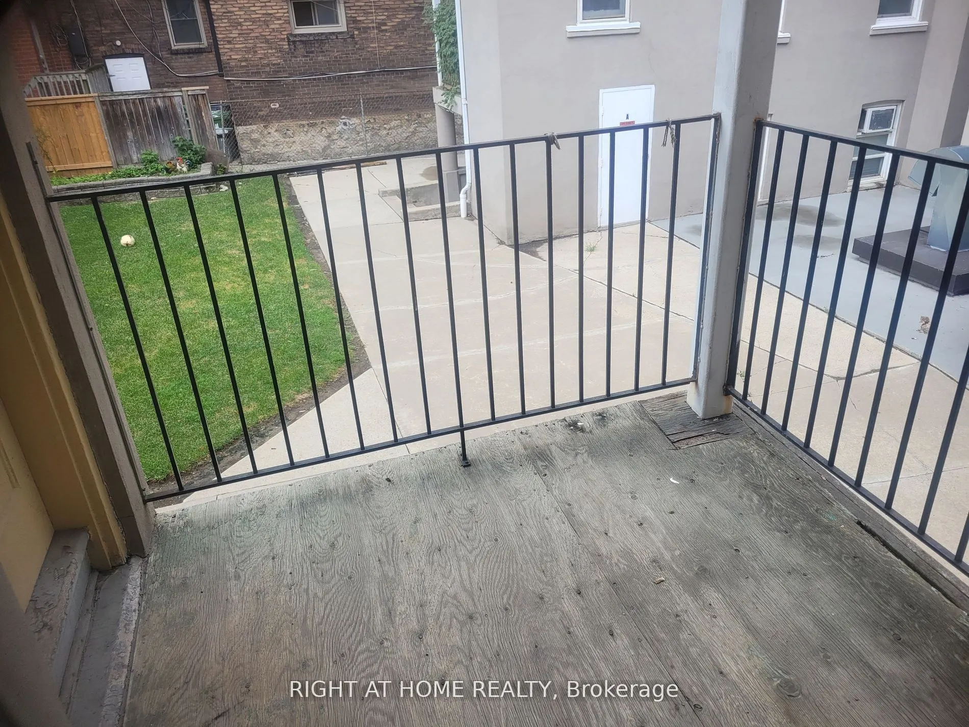 120 Cowan Avenue, #18