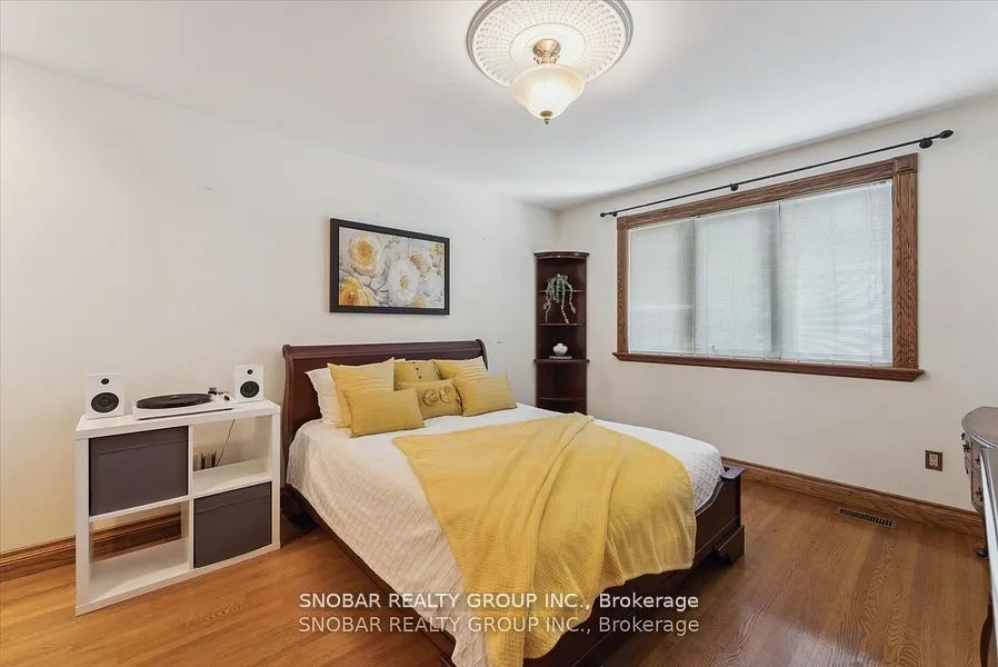 5 Weston Wood Road