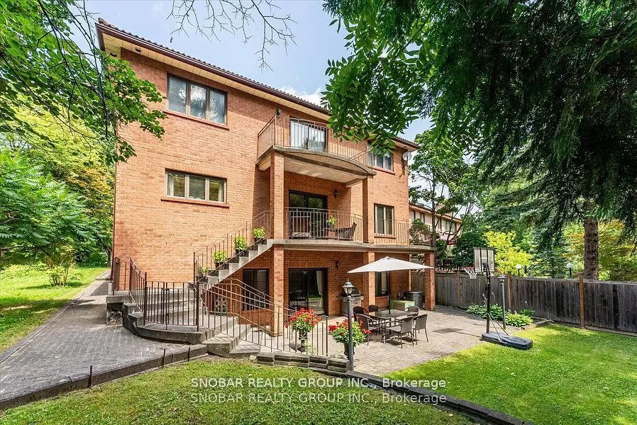 5 Weston Wood Road
