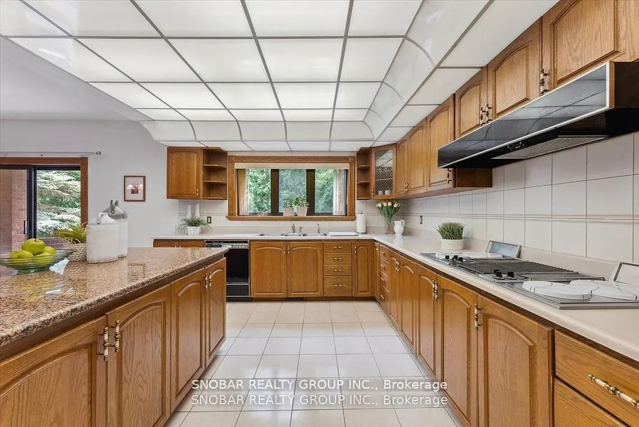 5 Weston Wood Road