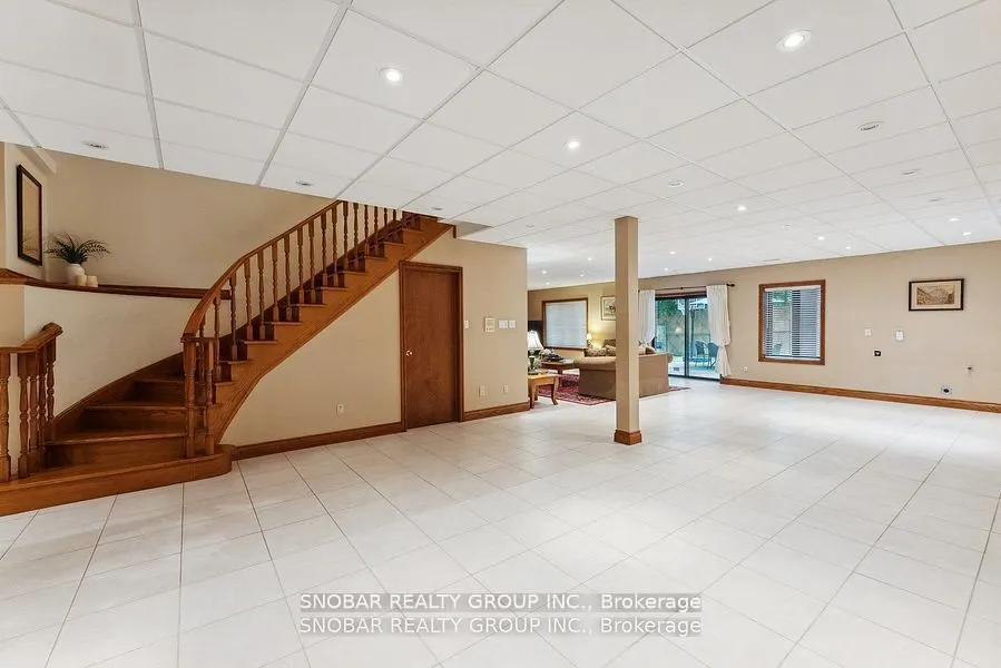 5 Weston Wood Road