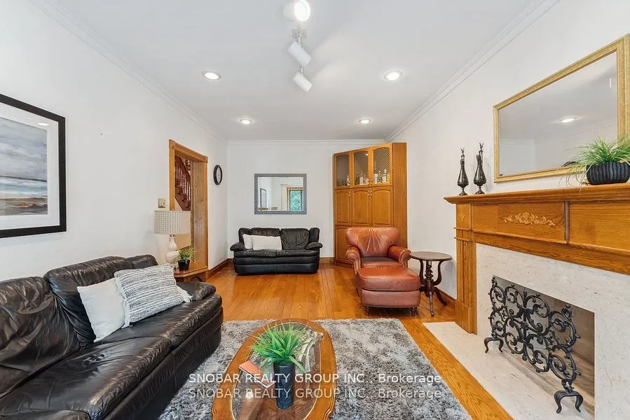 5 Weston Wood Road