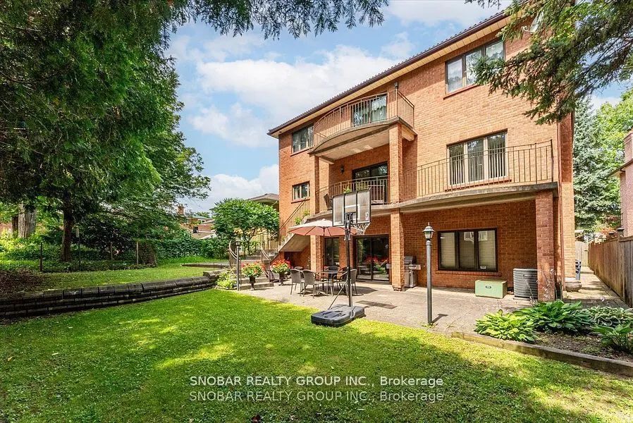 5 Weston Wood Road