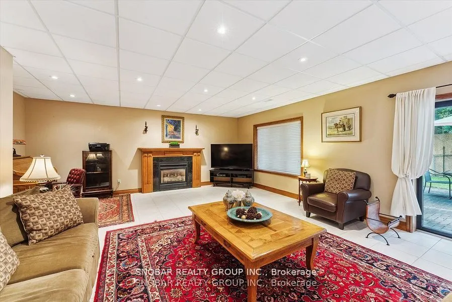 5 Weston Wood Road