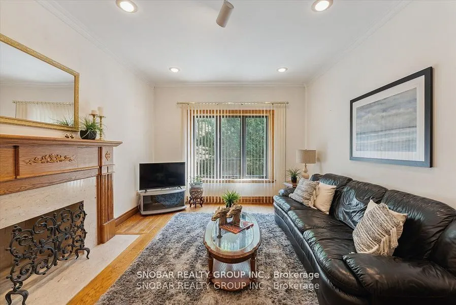 5 Weston Wood Road