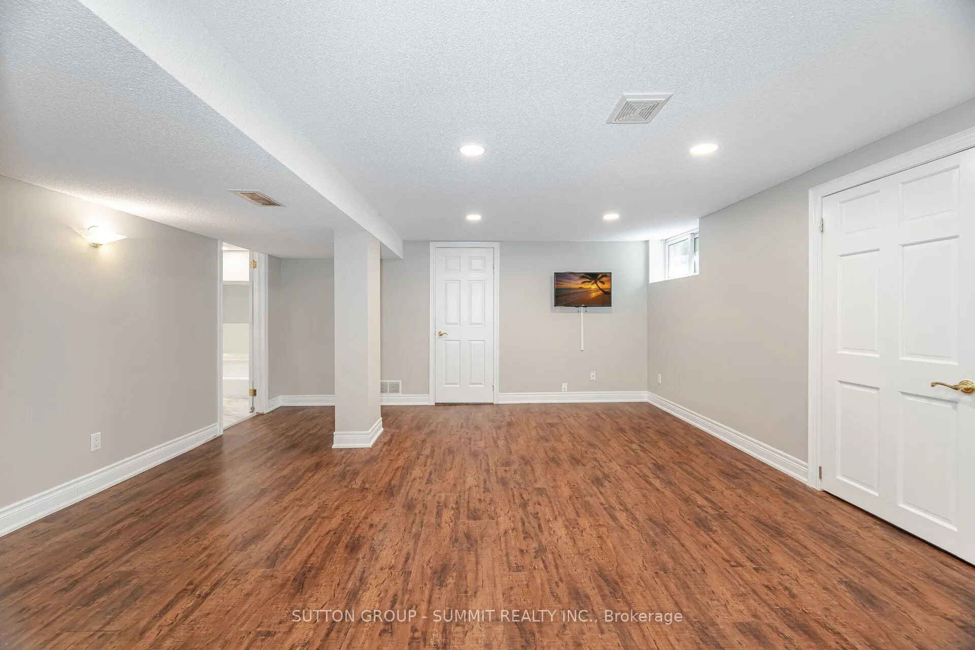 1195 Crestdale Road