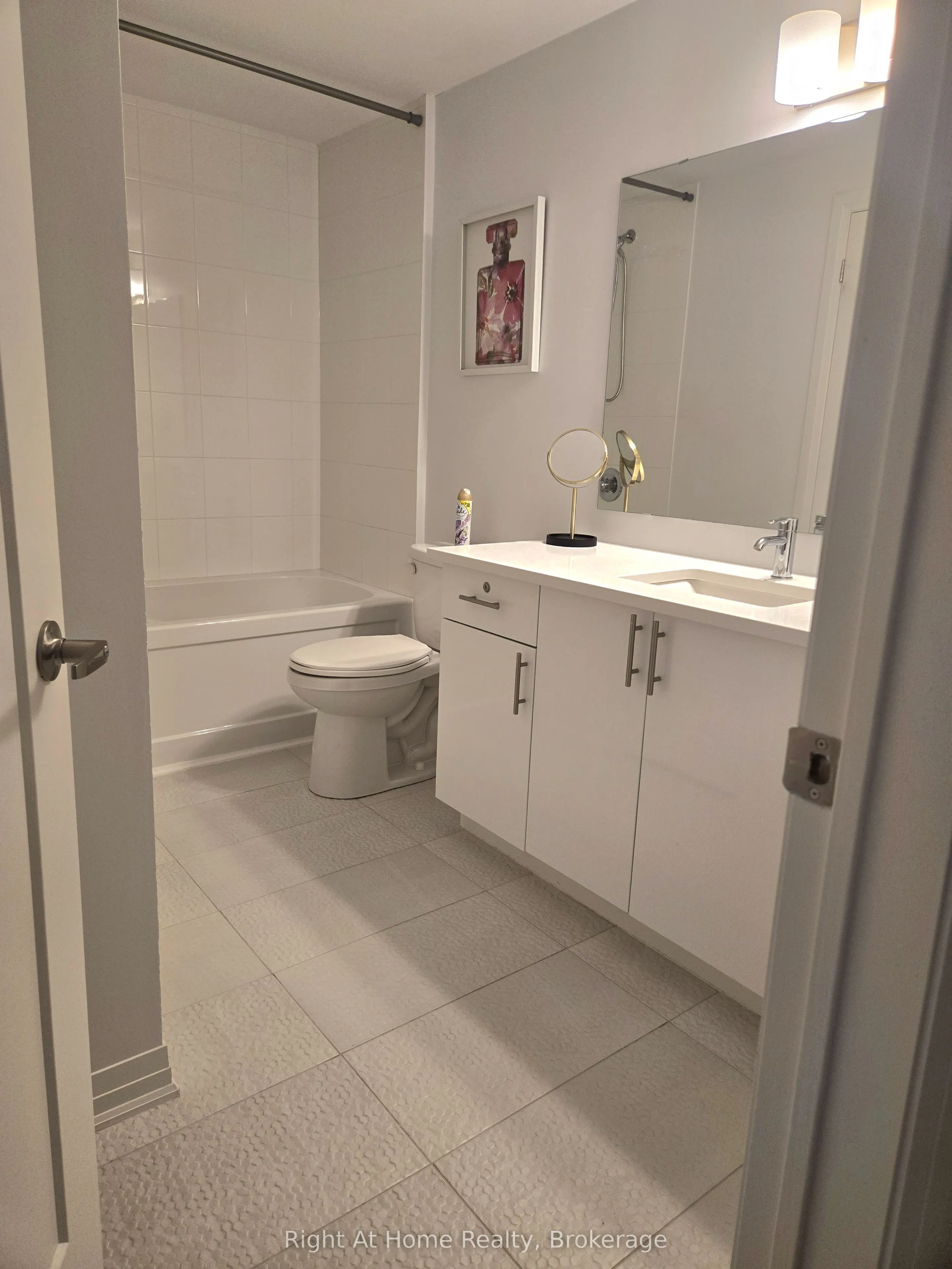 610 Farmstead Drive, #14