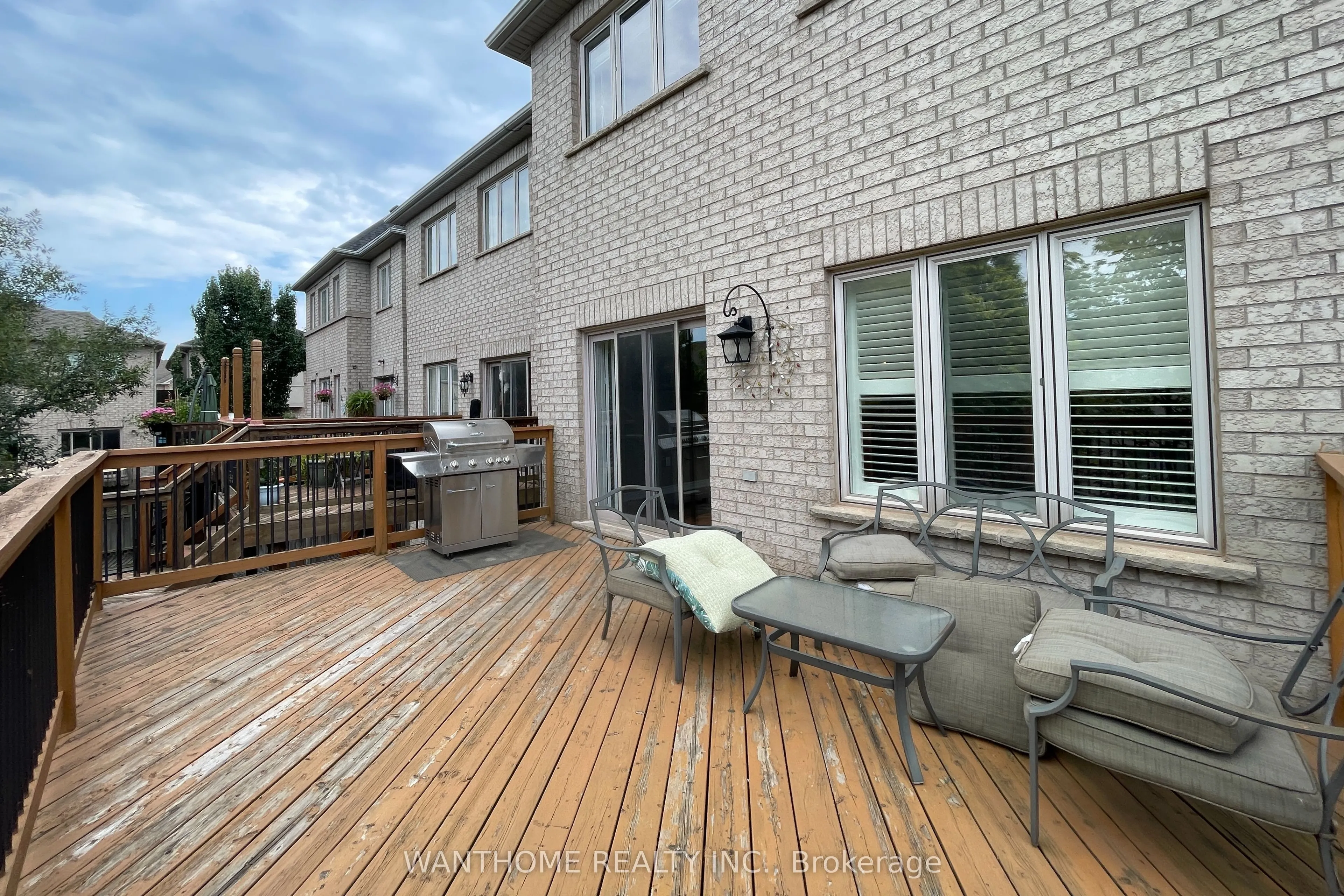 2381 Wasaga Drive S