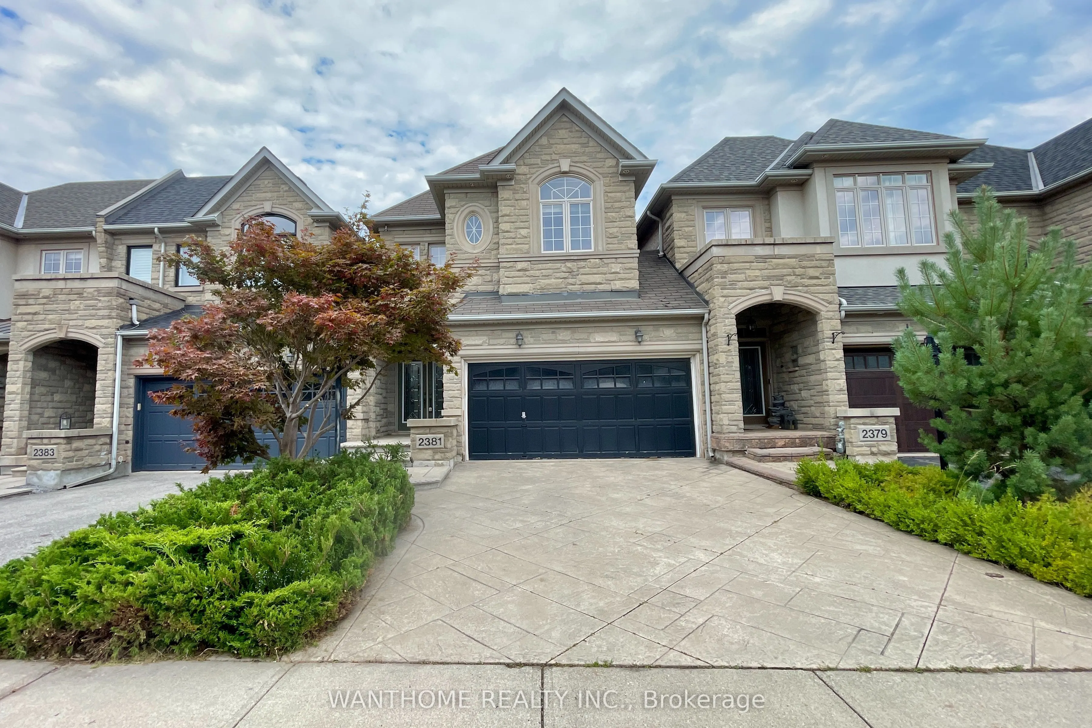 2381 Wasaga Drive S