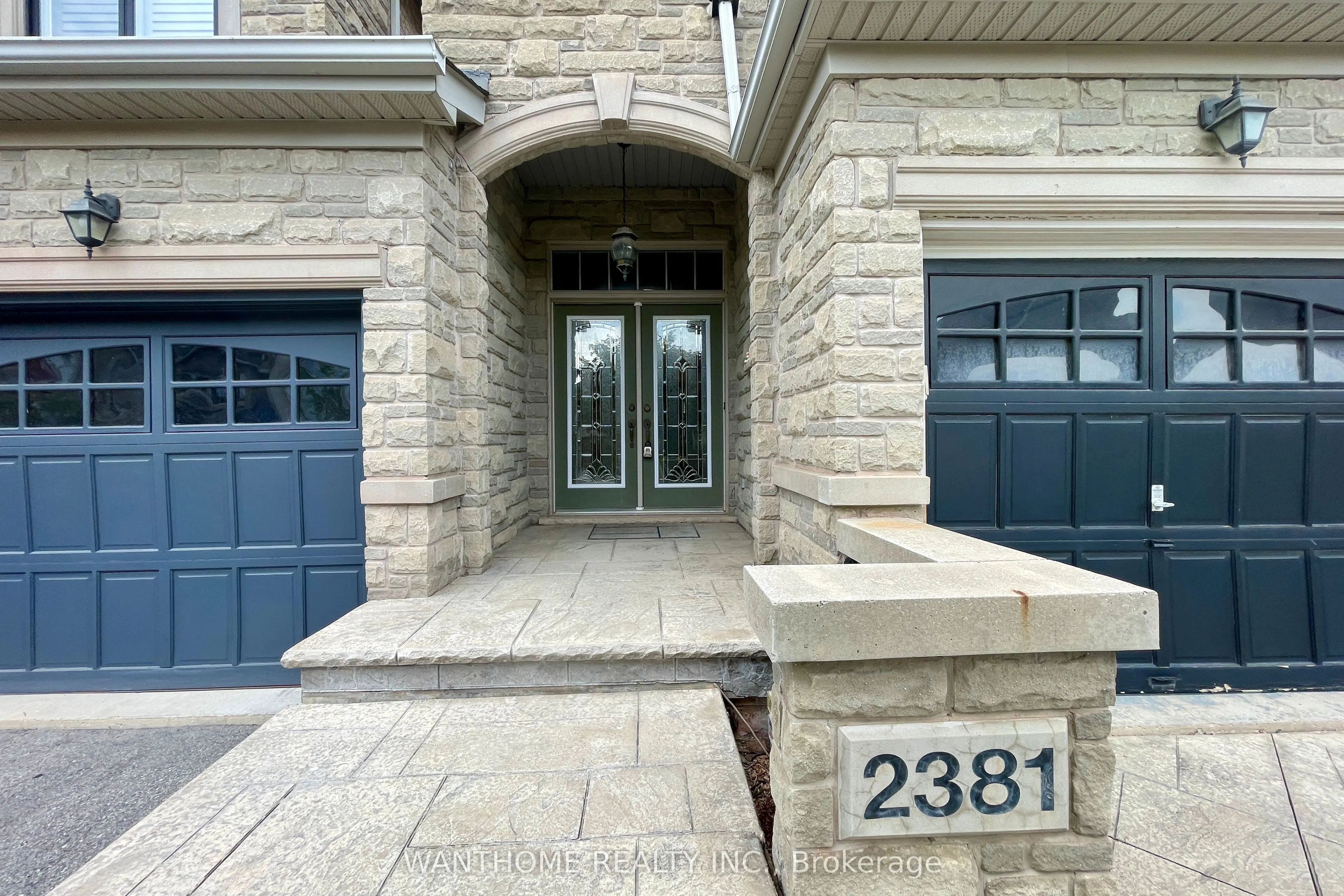 2381 Wasaga Drive S